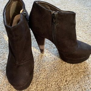 F24 Rounded toe spiked heel platform booties